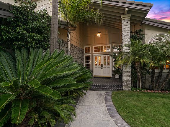 Entrance is nice & inviting!