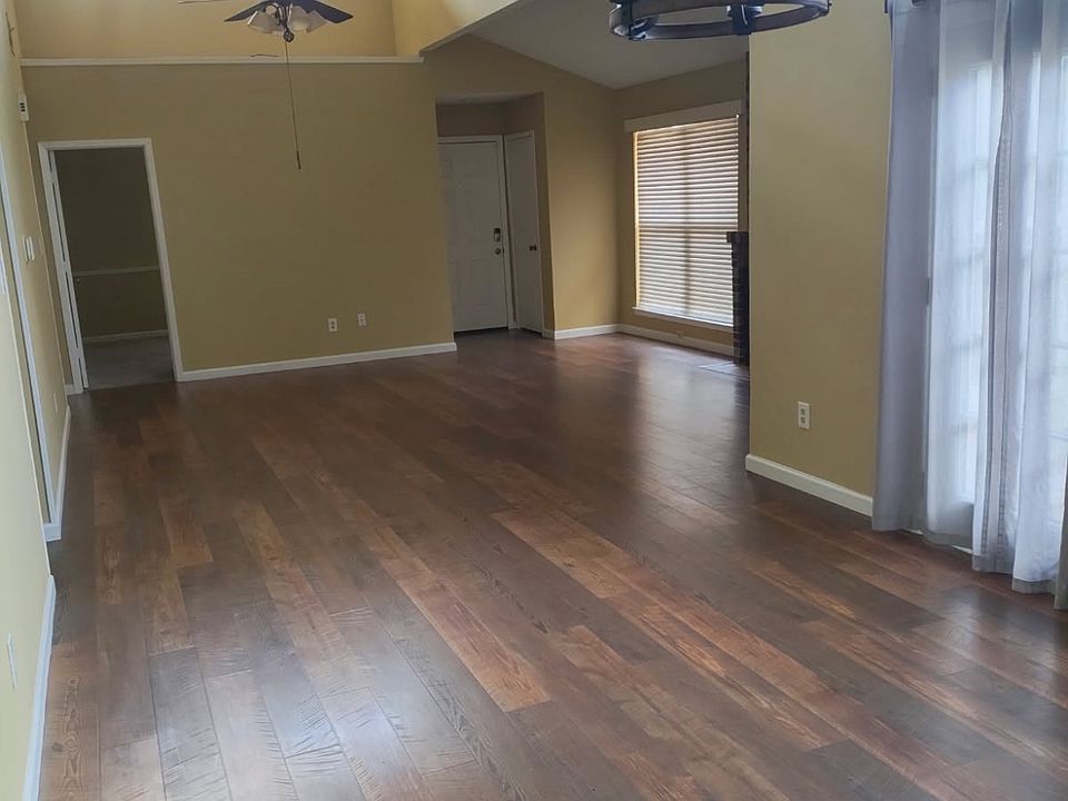 2nd image of 617 Prairie Dell St #617