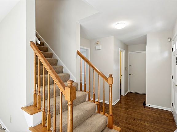 2nd image of 487 Tamiami Trl