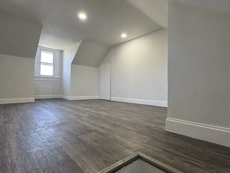 517 Bentley Ave — Photo 22