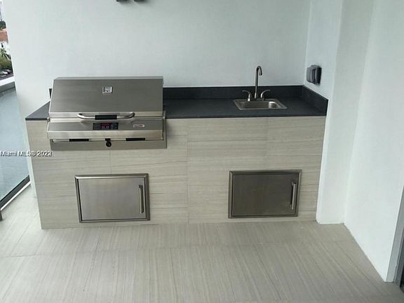 4th image of 3300 NE 188th St APT 610