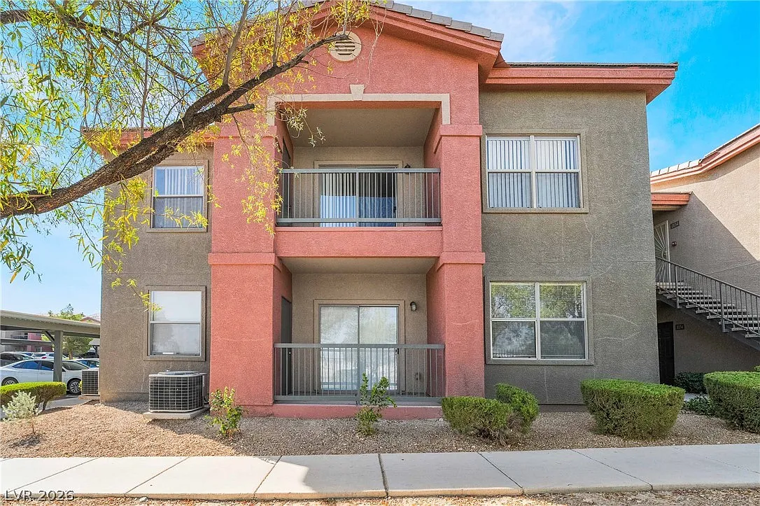 3 bed, 2.0 bath, 1167 sqft, $1,625 — Photo 3