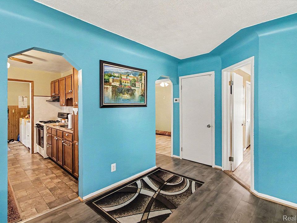 14027 Hobart Ave, photo 5