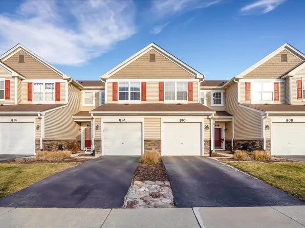 812 Genesee Dr, Naperville, IL 60563
