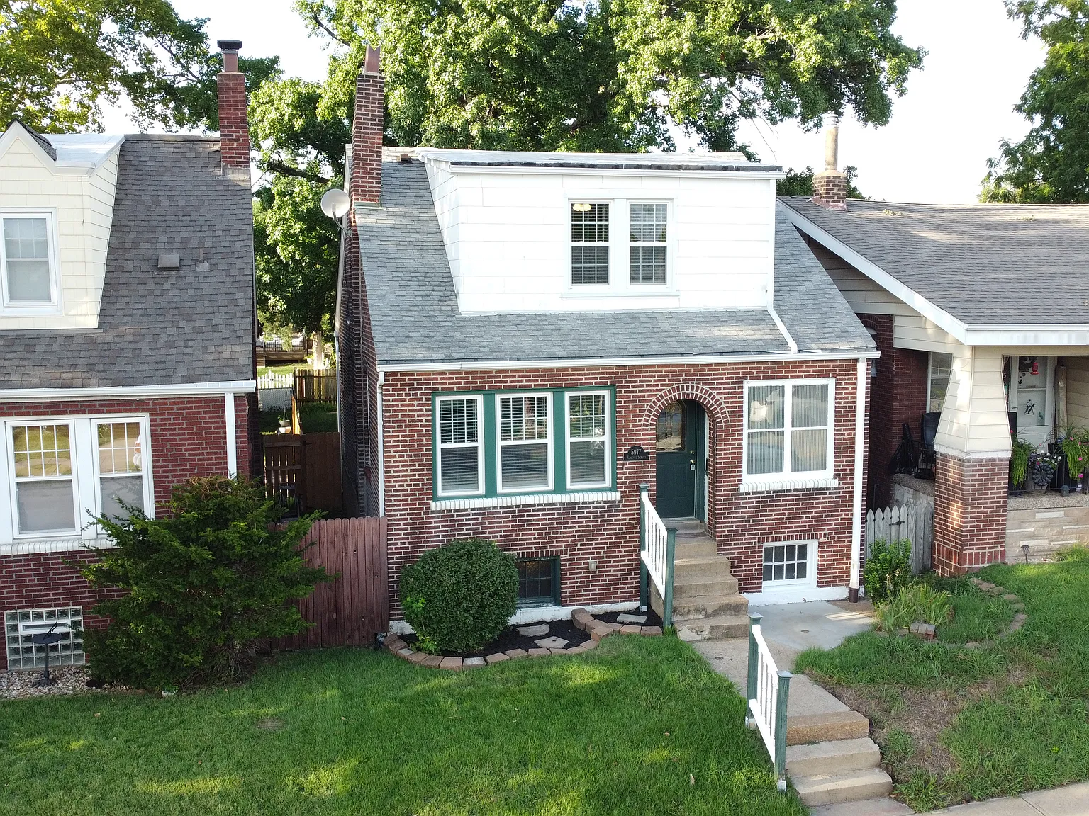 2 bed, 1.5 bath, 1213 sqft, $1,600 — Photo 1