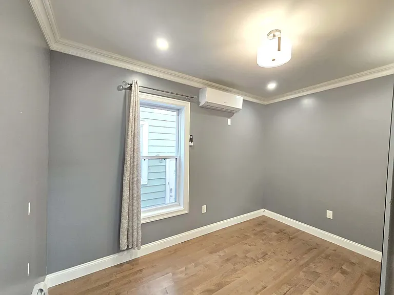 2154 E 23rd St #1 — Photo 19