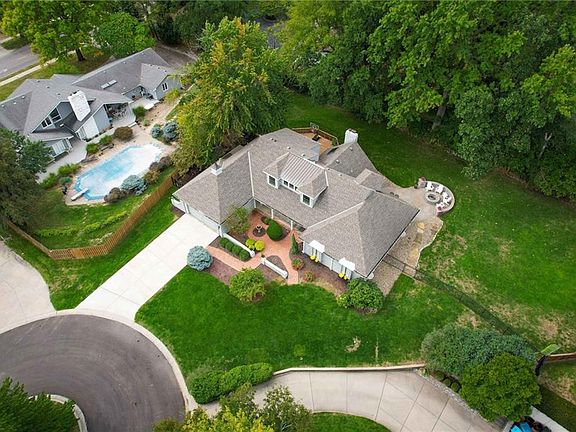 3rd image of 8220 Rosewood Ln