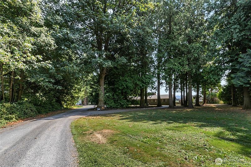 3rd image of 831 E Wiser Lake Road