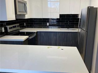 140 Simcoe St #206, Peterborough, ON K9H2H5