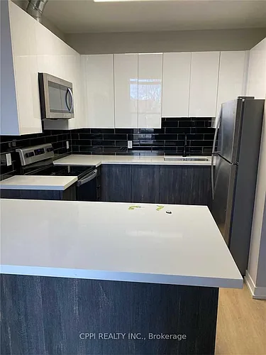 140 Simcoe St #206 Photo 1