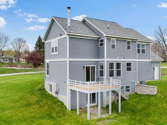 3rd image of 10297 Warren Dr