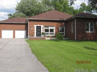 101 Pine Lake Rd, Collinsville, IL 62234