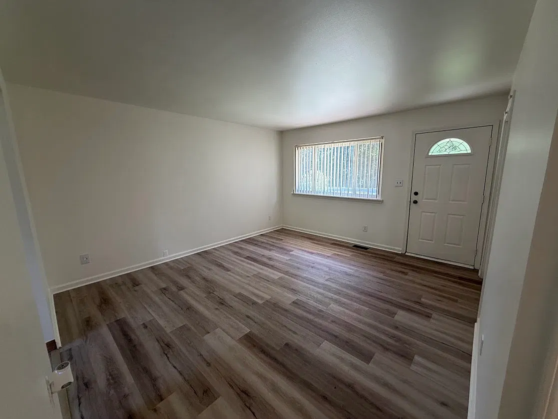3 bed, 1.5 bath, 1017 sqft, $1,650 — Photo 2