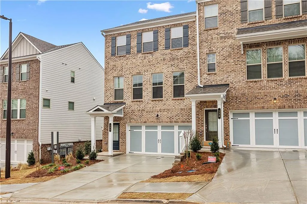 3 bed, 3.5 bath, 2201 sqft, $3,000 — Photo 2