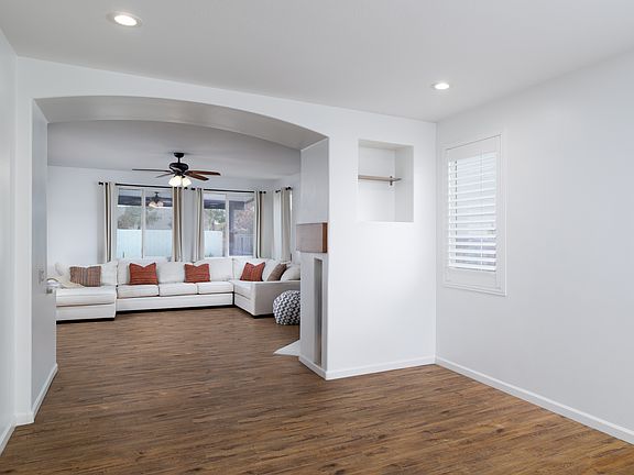 4th image of 32562 Breton Dr