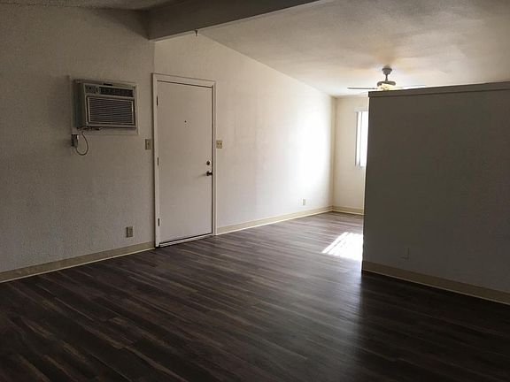 4th image of 8941 Rosewood Dr