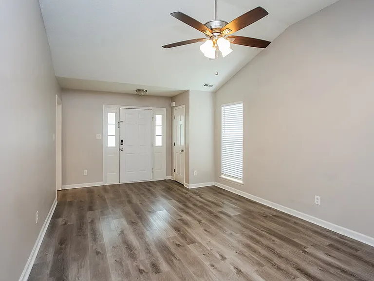 8908 Chesham Dr — Photo 6