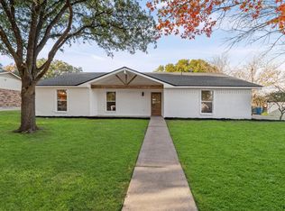 336 Oakwood Ln, Hewitt, TX 76643