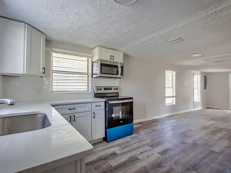 541 New Berlin Rd — Photo 14