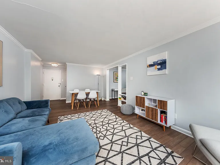 305 C St NE #104 — Photo 5
