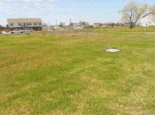 24 Chief Wanchese Rd, Wanchese, NC 27981