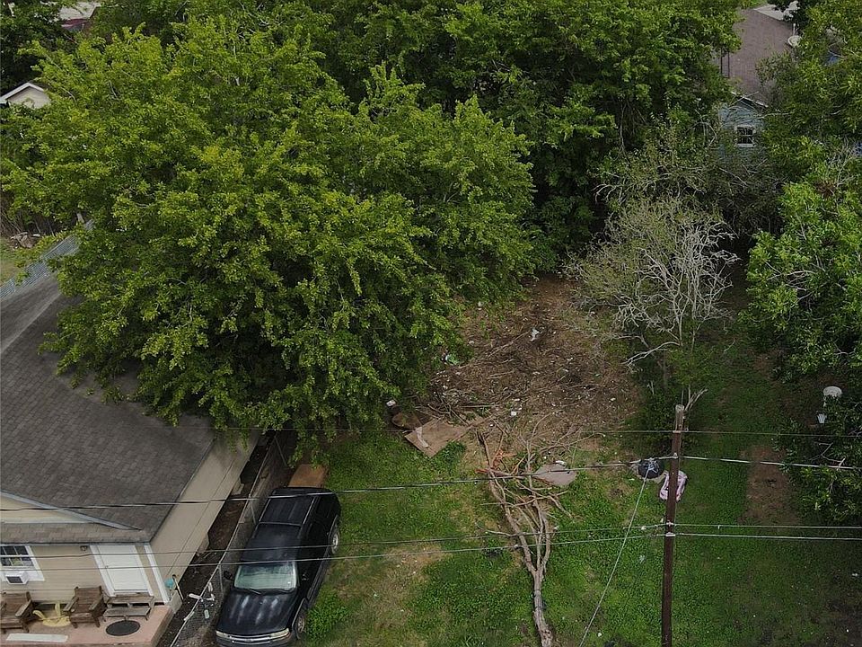 2nd image of 810 Ferry St