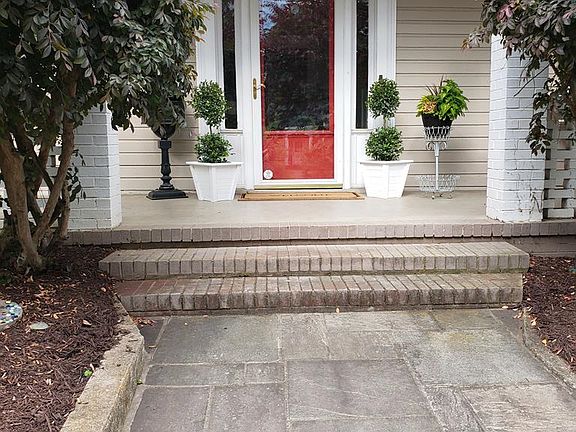 3rd image of 121 Montague St