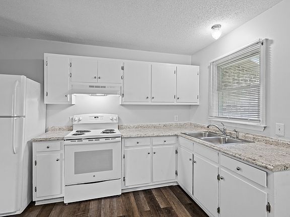 5th image of 110 Warrenton Village Dr