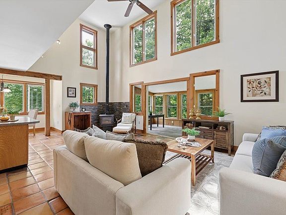 4th image of 222 Bassett Mill Road