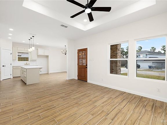 2nd image of 304 N Kika De La Garza Blvd