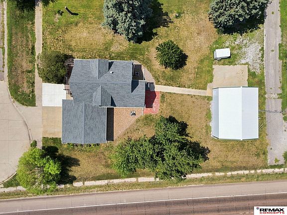 4th image of 230 W 3rd St