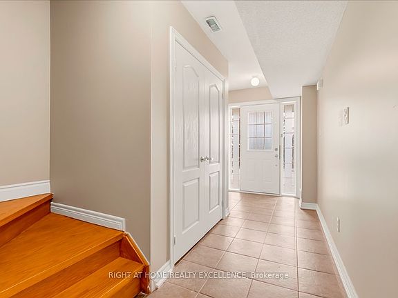 4th image of 33 October Pl