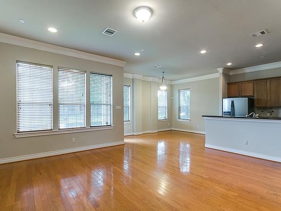 4th image of 9141 Lago Crest Dr