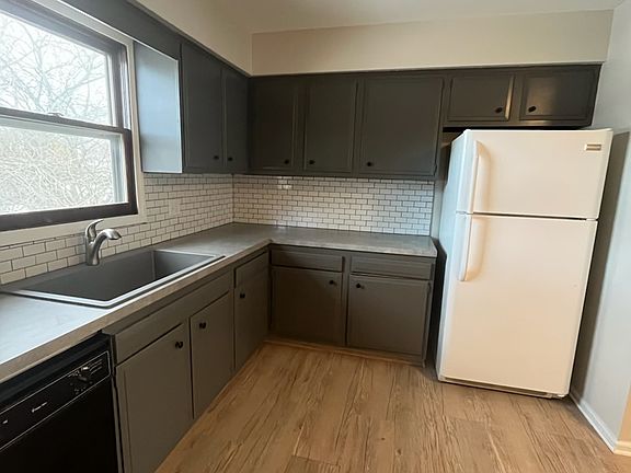 5th image of 2068 Andrew St SE #2070