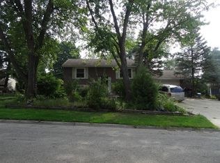 1404 Eastwood Ln, McHenry, IL 60051