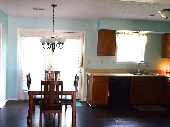 4th image of 919 Juniper Dr