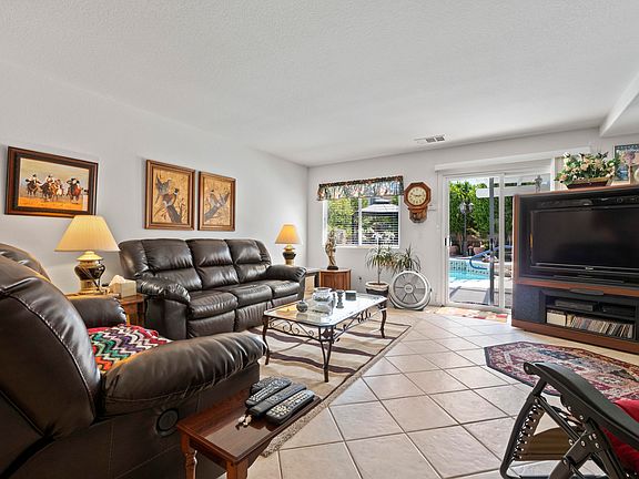5th image of 43637 Dana Dr