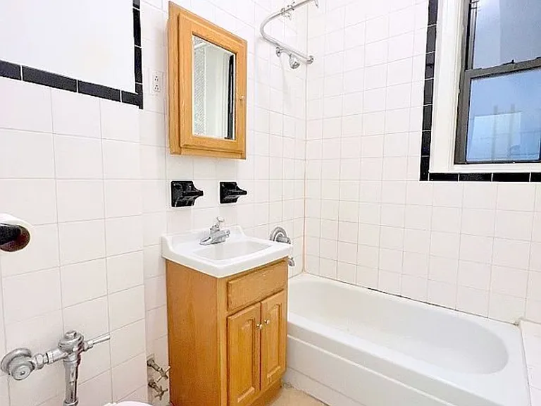 229 W 105th St #5R — Photo 5