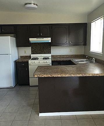 2nd image of 10525 Warren St