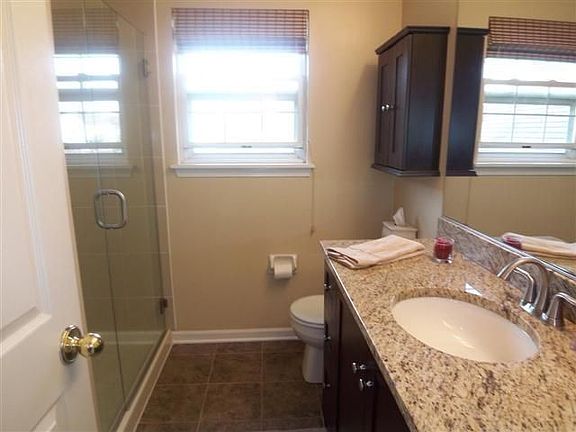5th image of 370 Lexington Ln