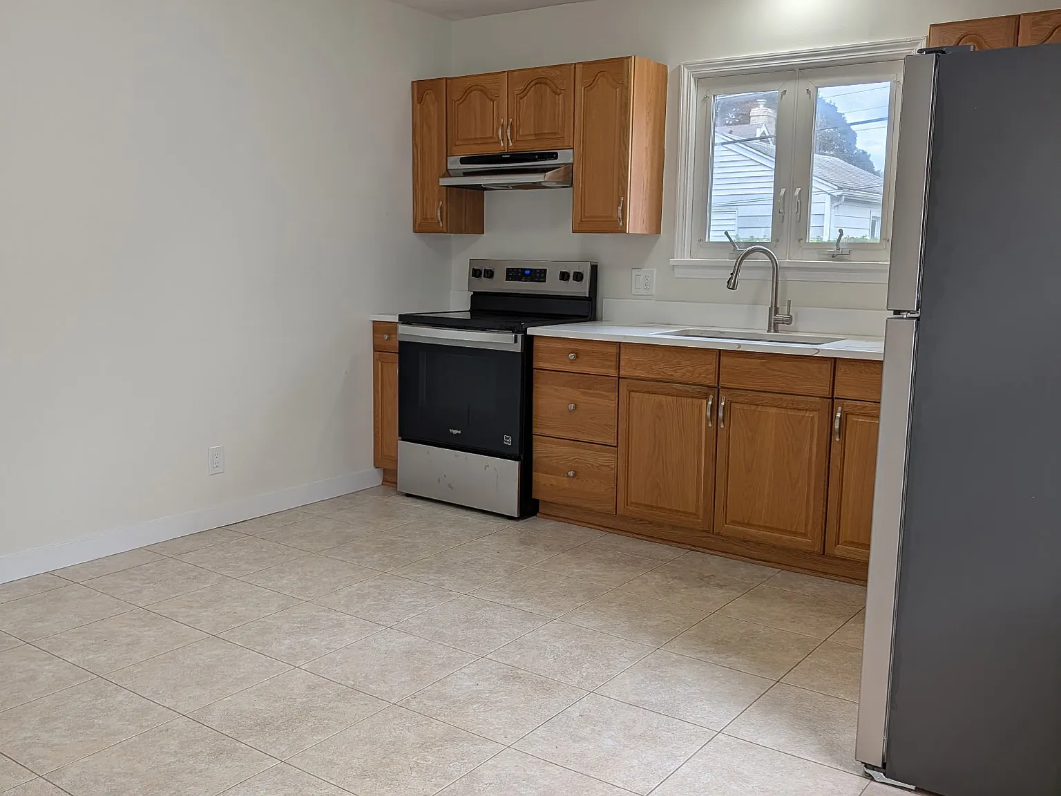 3 bed, 1088 sqft, $2,200 — Photo 4
