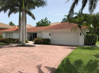 620 Park Shore Dr, Naples, FL 34103