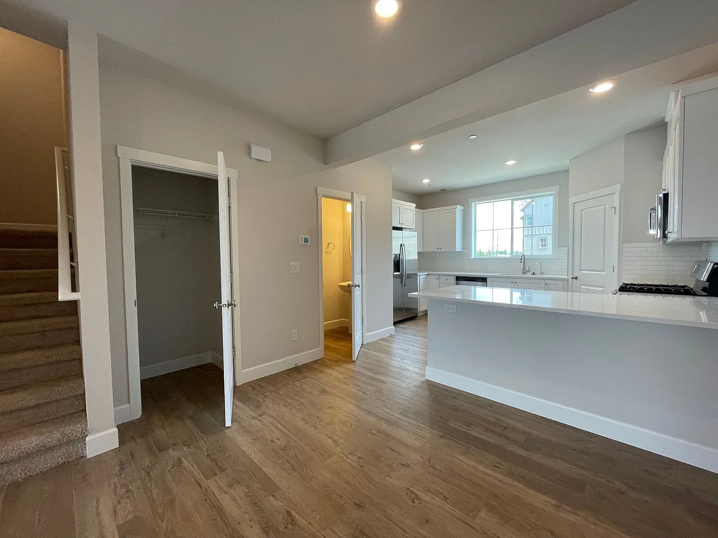 3 Bed 3.5 Bath TownHouse w/ Large Office/Den or additional Suite ~ River Terrace Subdivision! BIS... — Photo 2