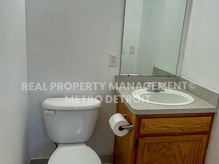 5560 Seabreeze Ln — Photo 18