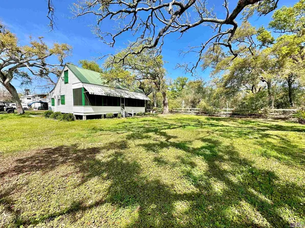 196 Coulon Rigaud Ln, Grand Isle, LA 70358