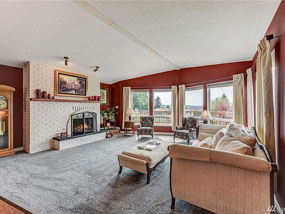 4th image of 15 81st Ave NE