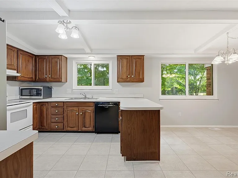 1880 Welling Dr — Photo 11