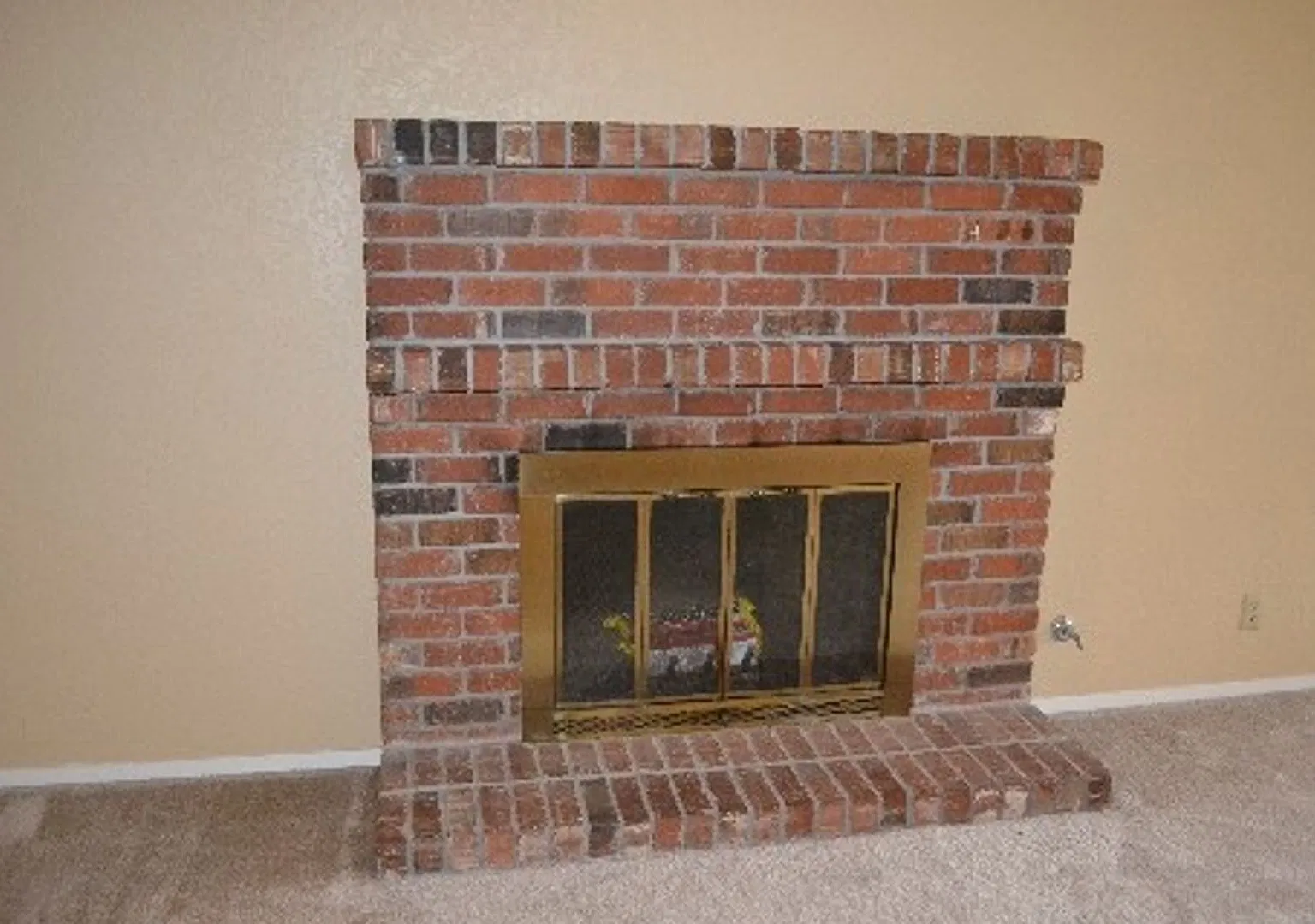 Spacious 3-Bedroom, 2-Bath in Excellent Neighborhood! — Photo 4
