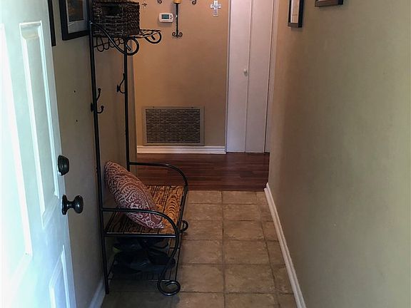 3rd image of 585 Eveningview Ln