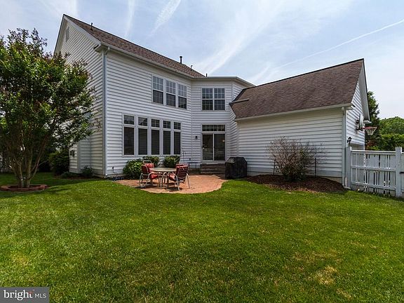 2nd image of 929 Gentlewood St